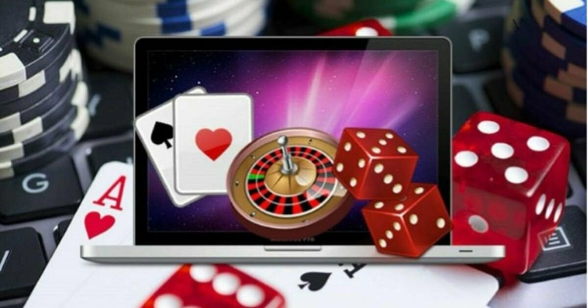 Online Gambling with Privacy Online Gambling with Privacy